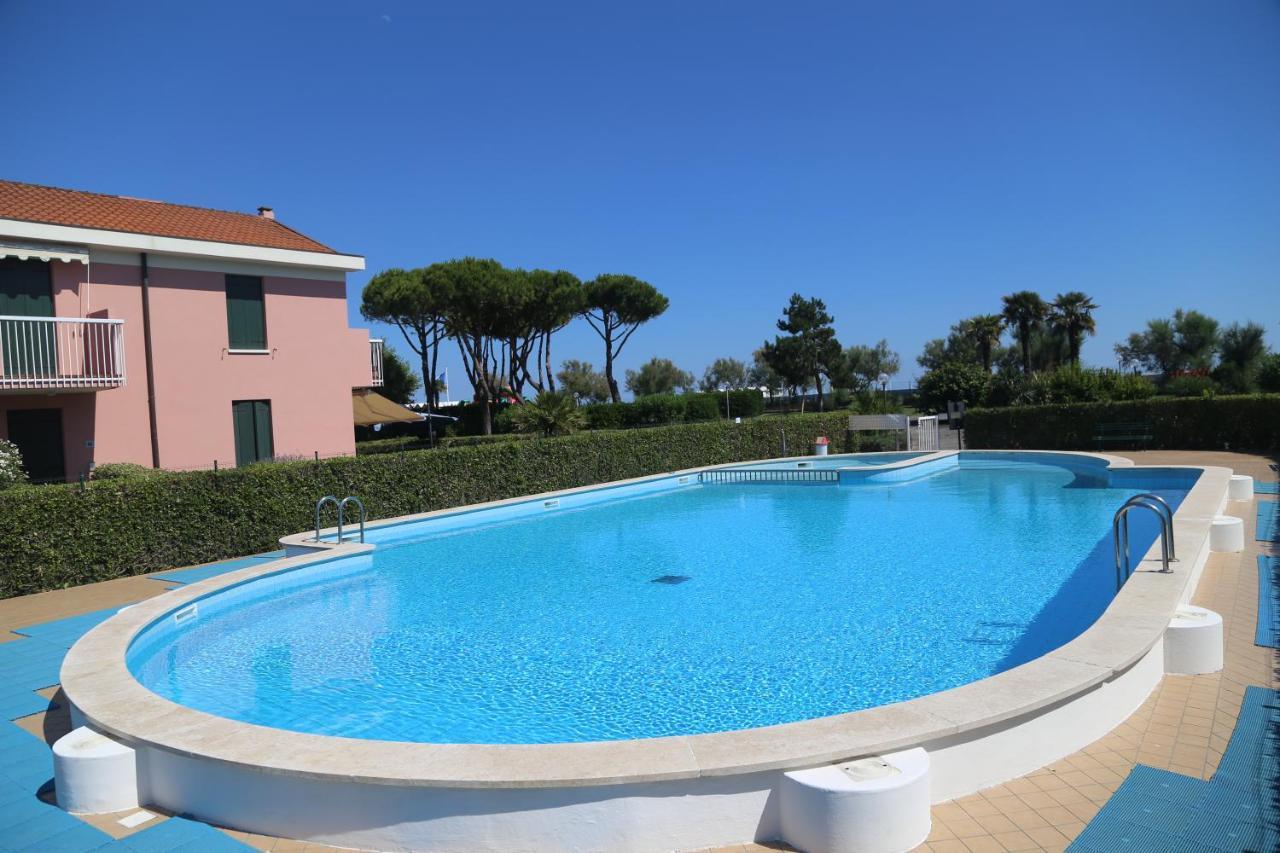 Seaside Terrace & Pool Getaway Apartment Cavallino-Treporti Exterior photo